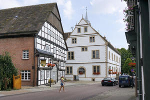 Das Rathaus und der Ratskrug in Nieheim