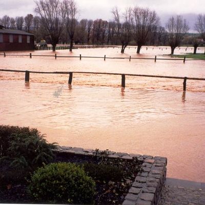 Hochwasser in der Nieheimer Straße